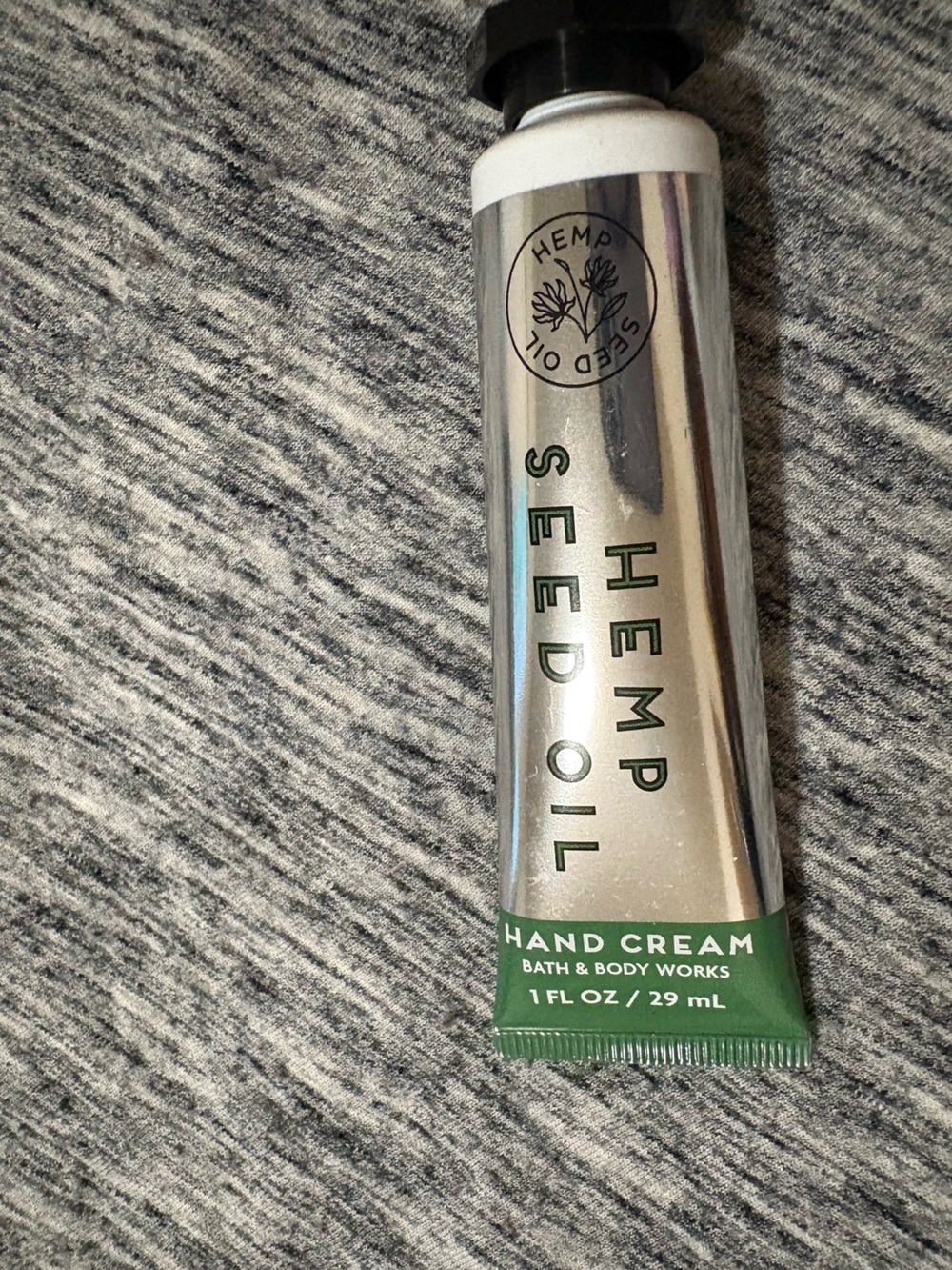 Bath & Body Works Hemp Seed Oil Hand Cream - Silver & Green